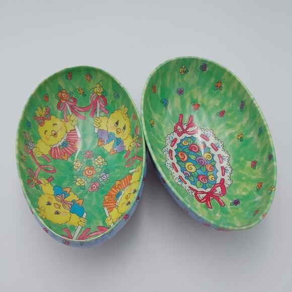 1980s CHICKS IN AN EGG 5" Covered Metal Easter Egg Tin w/ Decorative Inside - Picture 4 of 5